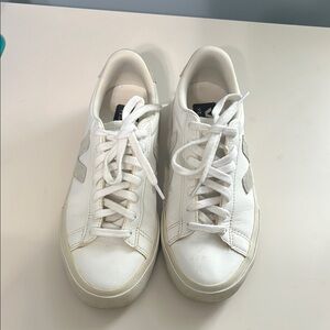 veja sneaker size 7